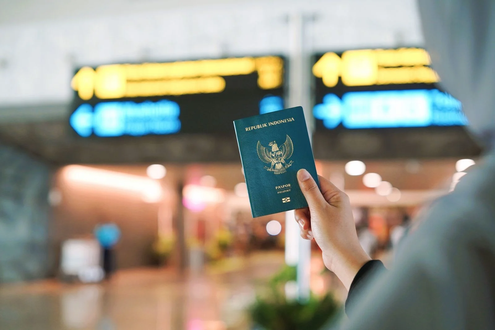 Sri Lanka ETA visa paperwork checked at an airport departure terminal